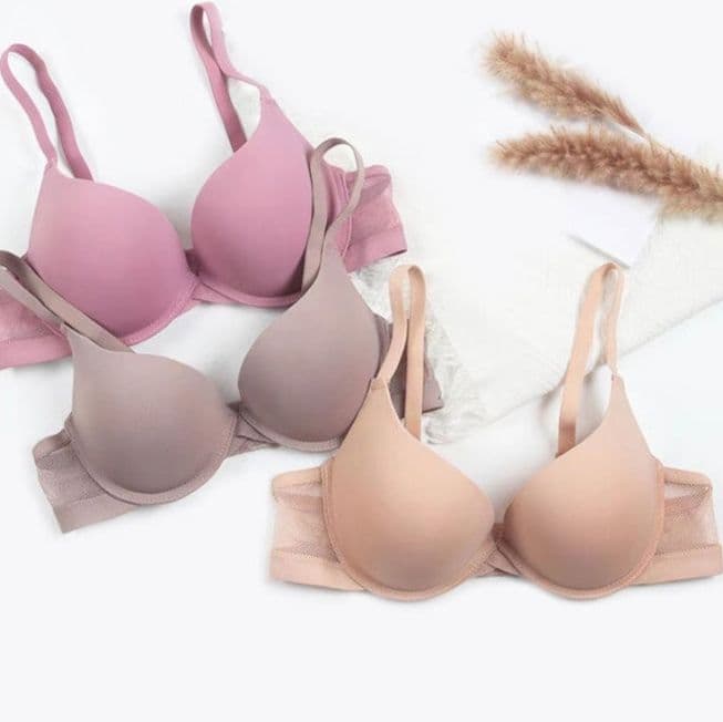 女装 なめらか素材の立体成型ブラジャー