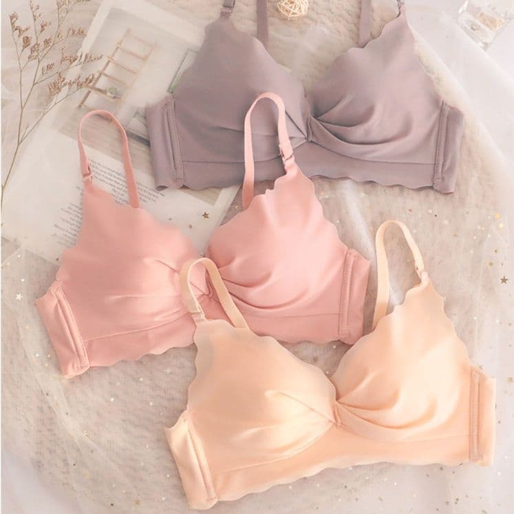 女装 スカラップ縁取りツイストデザインノンワイヤーブラジャー
