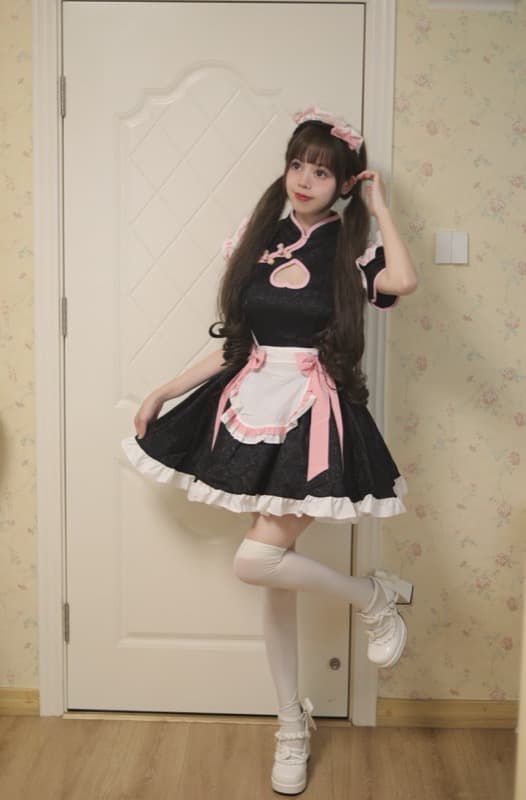 女装 黒色メイド服ワンピース 胸元開きリボン付き衣装