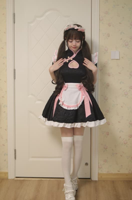女装 黒色メイド服ワンピース 胸元開きリボン付き衣装