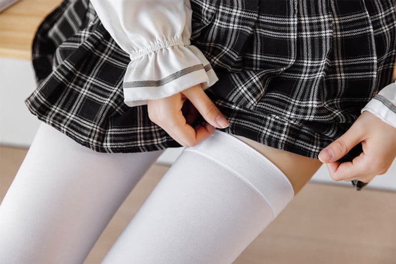 女装 絶対領域ニーハイ