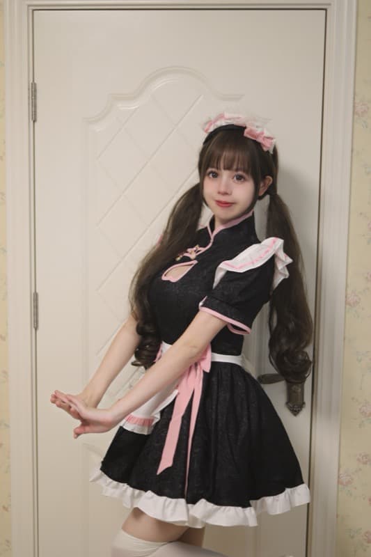 女装 黒色メイド服ワンピース 胸元開きリボン付き衣装