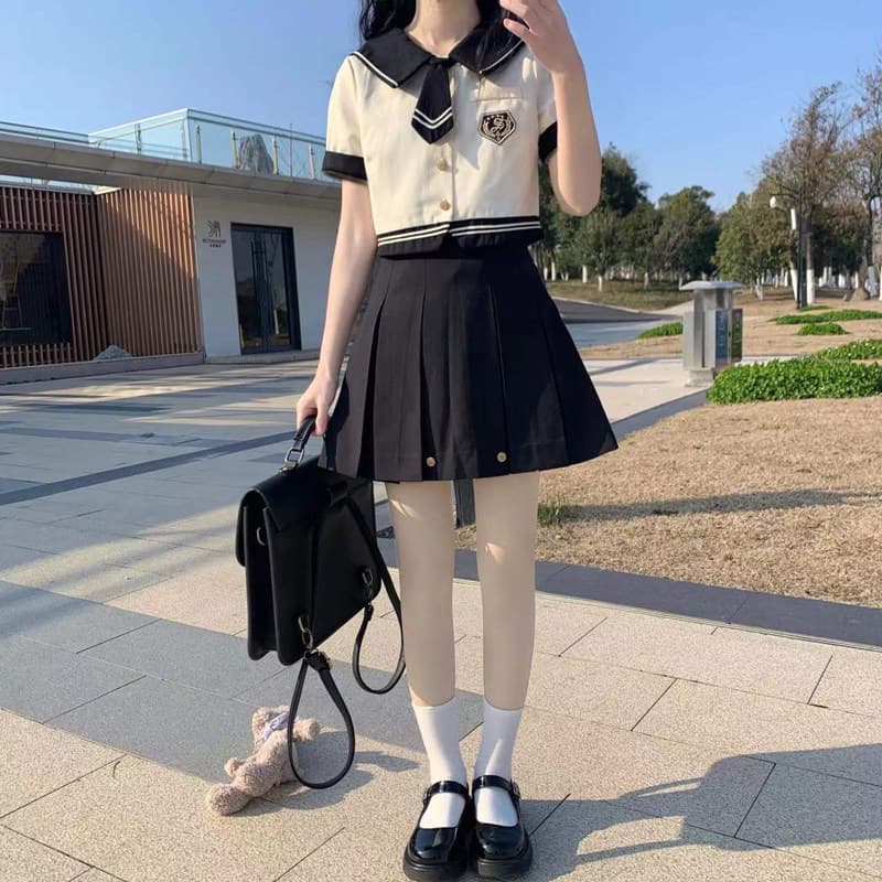 女装 学院風エンブレム付きセーラー服上下セット