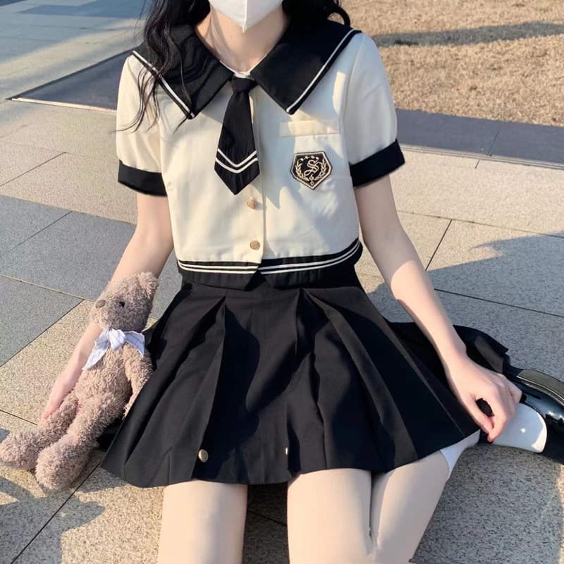 女装 学院風エンブレム付きセーラー服上下セット