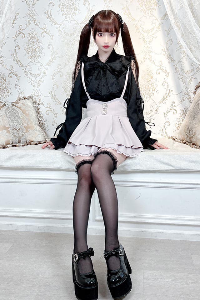 女装 ビジュー付き二段フリルサスペンダースカート
