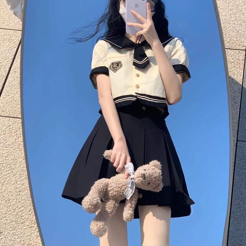 女装 学院風エンブレム付きセーラー服上下セット