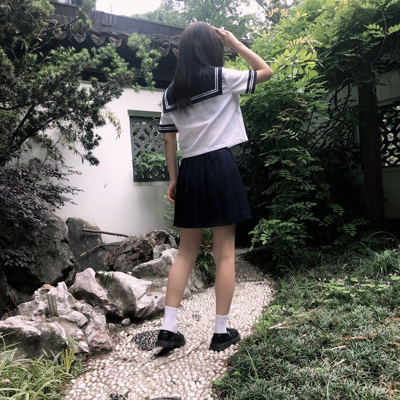 女装 清楚系本格派襟リボン付き半袖セーラー服上下セット