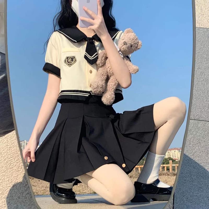 女装 学院風エンブレム付きセーラー服上下セット